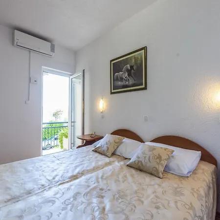 Seaside Apartment *